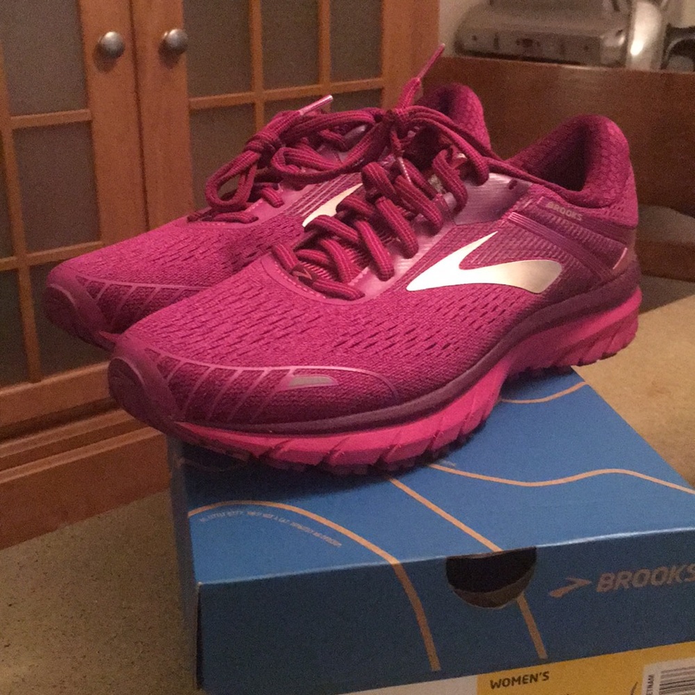 Brooks Adrenaline Running/Walking. Never worn